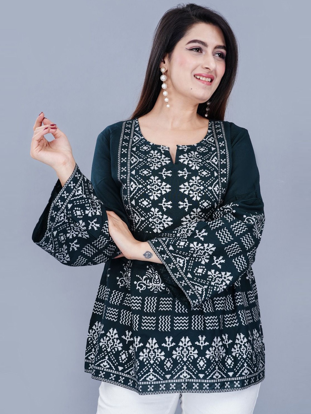 

TOP 2 BOTTOM Floral Printed Kurti, Black