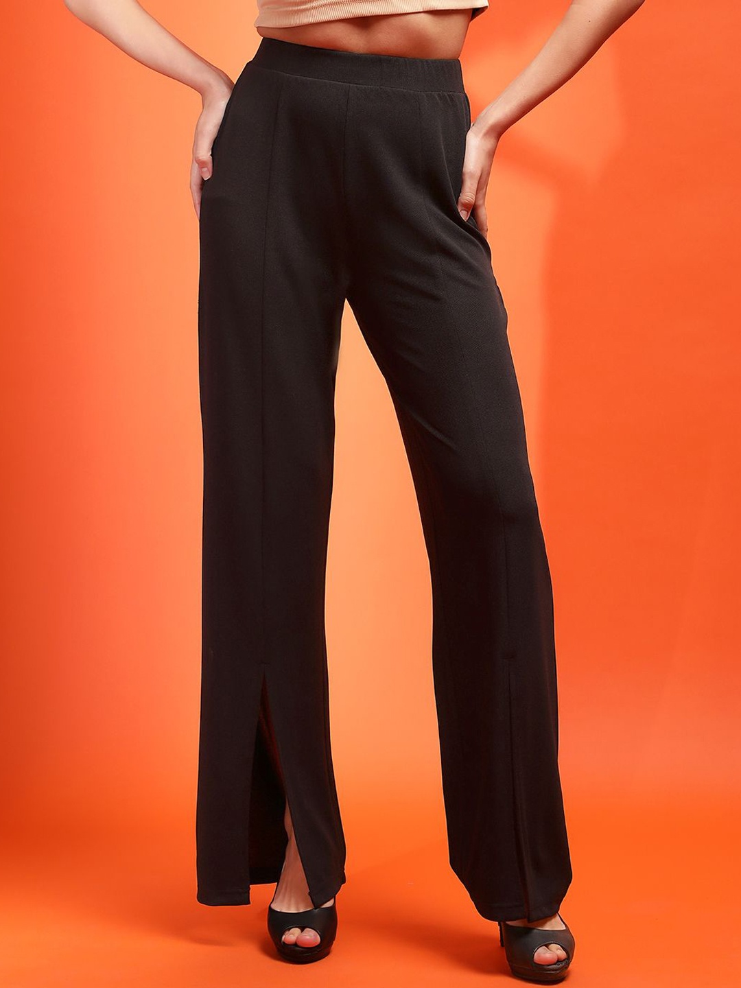 

Kotty Women Solid Relaxed Straight Fit Mid-Rise Regular Trousers, Black