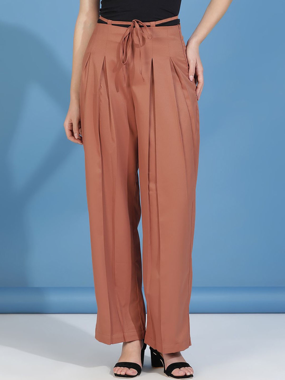 

Kotty Women Relaxed Straight Fit High-Rise Easy Wash Pleated Trousers, Brown