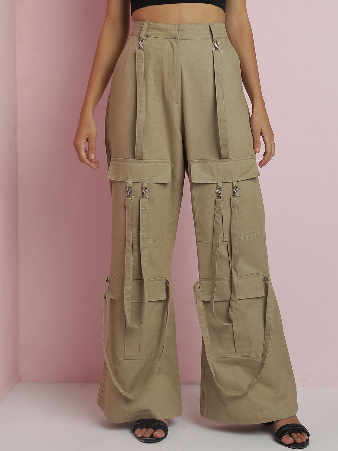 

Kotty Women Solid Relaxed Straight Fit Mid-Rise Cargo Trousers, Green