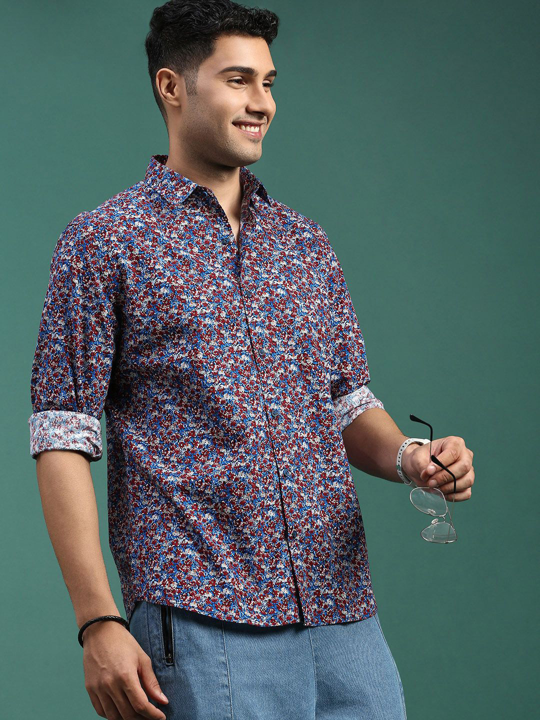 

SHOWOFF Men Standard Slim Fit Floral Printed Spread Collar Casual Shirt, Navy blue