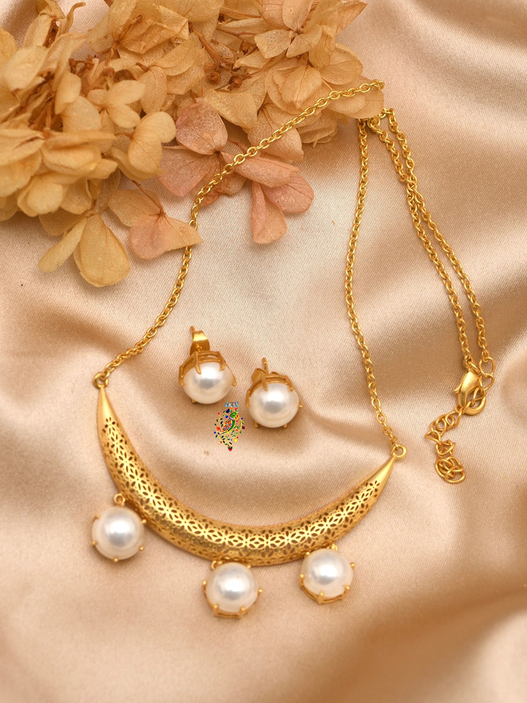 

TOTAPARI Gold-Plated Pearls Beaded Jewellery Set