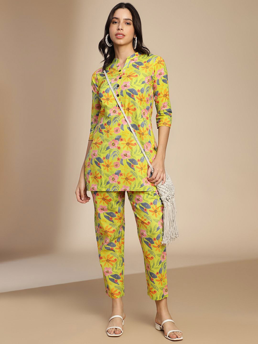 

HRITIKA Floral Printed Mandarin Collar Pure Cotton Tunic With Trousers, Lime green