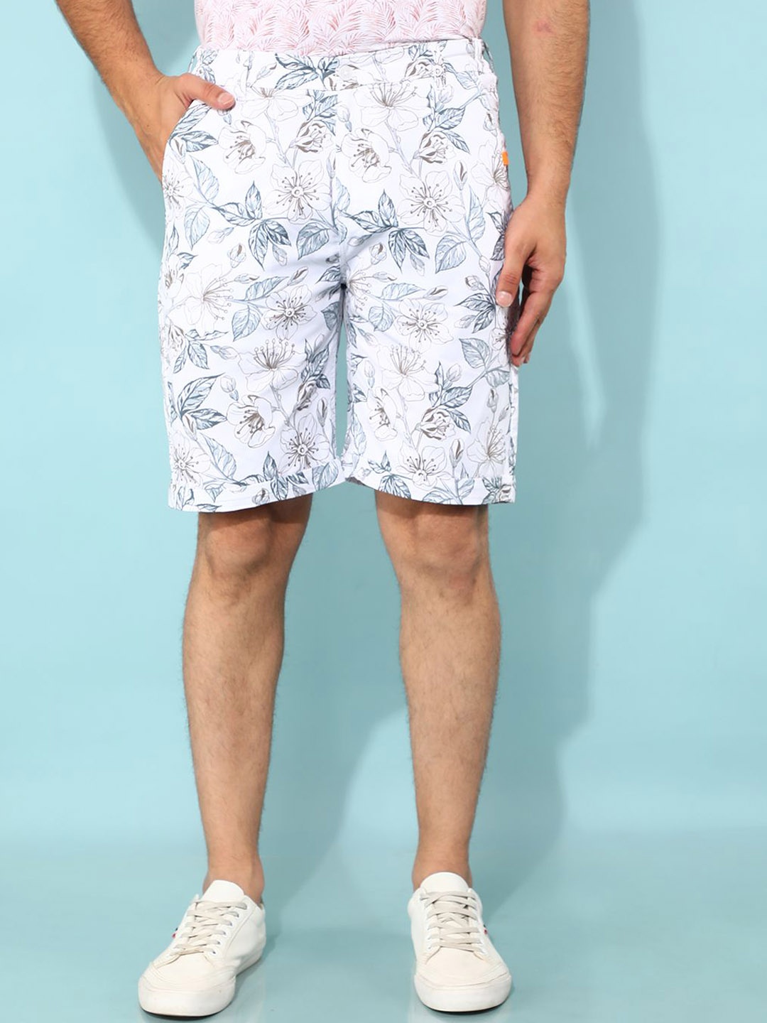

Crimsoune Club Men Floral Printed Slim Fit High-Rise Shorts, White