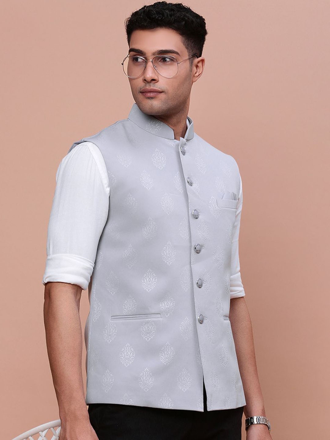 

SHOWOFF Men Woven-Design Slim-Fit Nehru Jacket, Grey