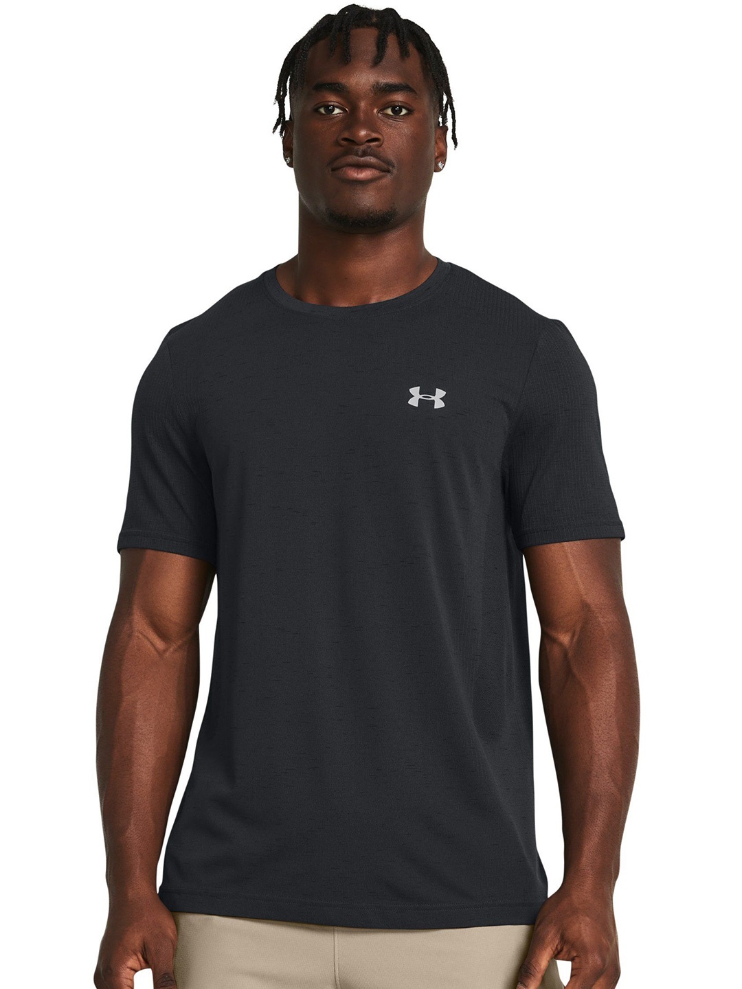 

UNDER ARMOUR Men Solid Round Neck Nylon Slim Fit Tshirt, Black