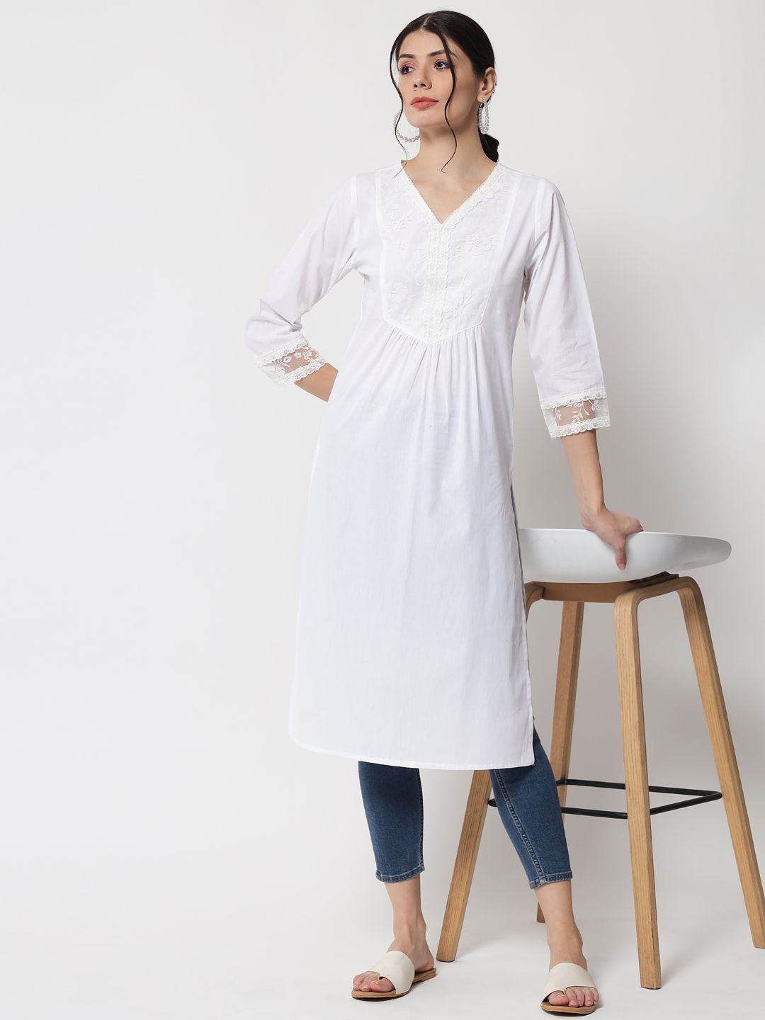

ARDITA Floral Yoke Design Pure Cotton Kurta, White