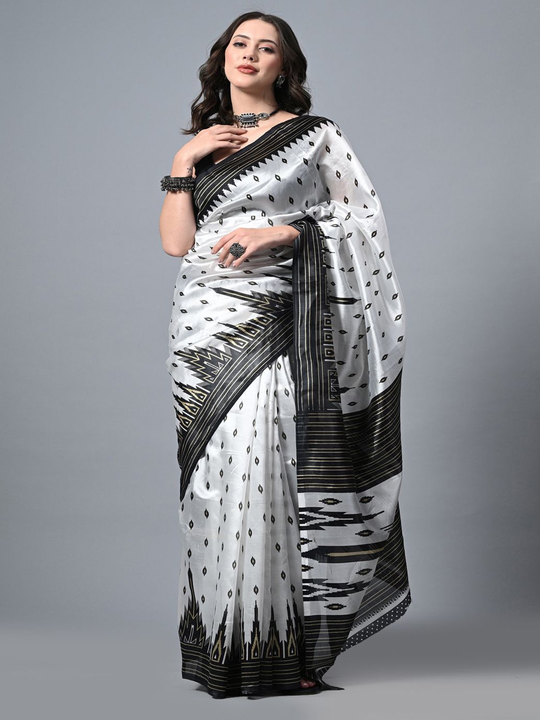 

CLAFOUTIS Geometric Bhagalpuri Saree with Blouse, Black
