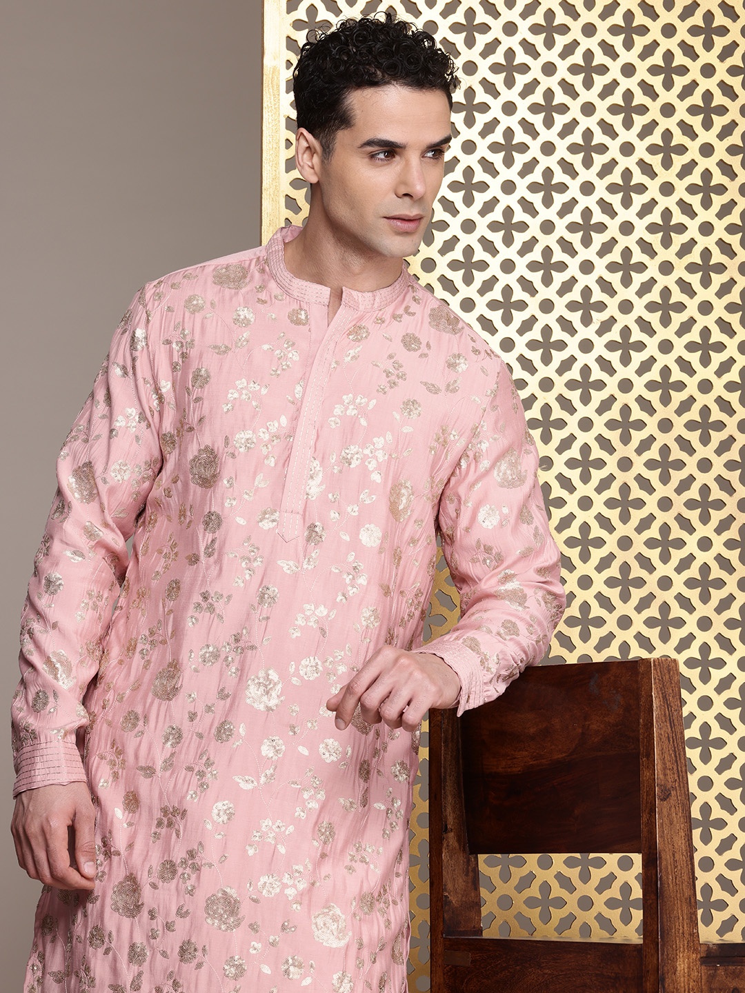 

House of Pataudi Floral Embroidered Mandarin Collar Sequinned Jashn Kurta, Pink