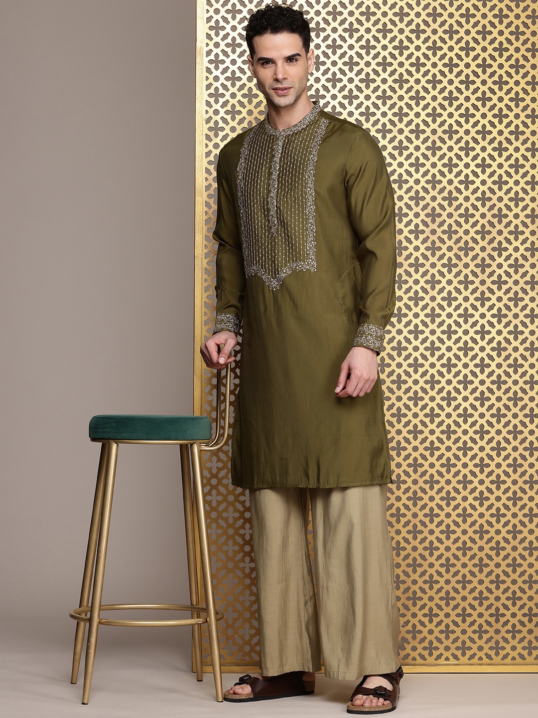 

House of Pataudi Floral Embroidered Mandarin Collar Jashn Kurta with Palazzos, Olive