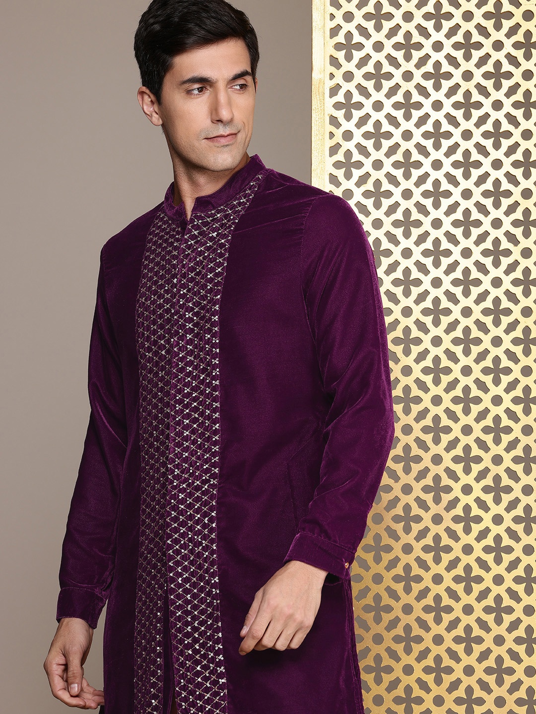 

House of Pataudi Embellished Sequinned Velvet Finish Jashn Kurta, Burgundy