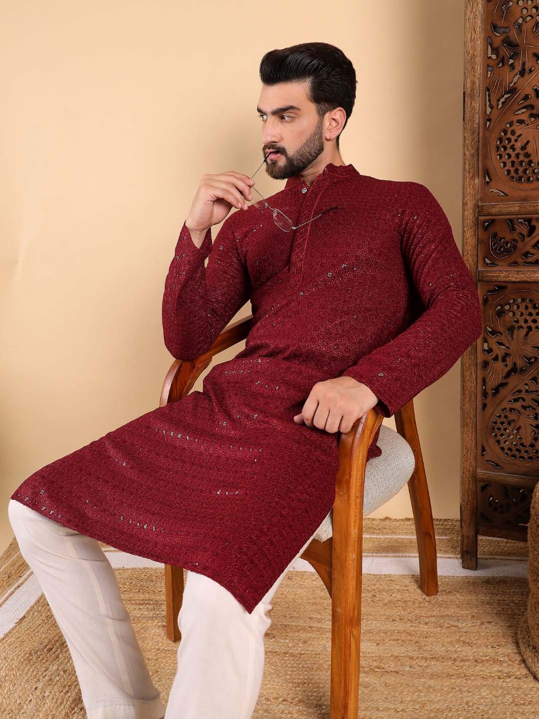 

Ethnic Bay Floral Embroidered Sequinned Mandarin Collar Straight Kurta, Maroon