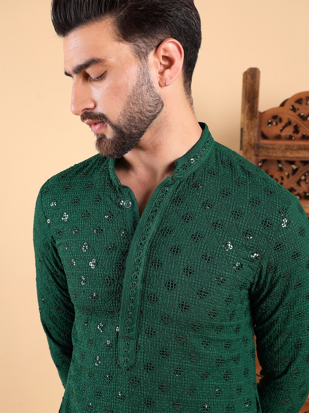 

Ethnic Bay Floral Embroidered Sequinned Mandarin Collar Straight Kurta, Green