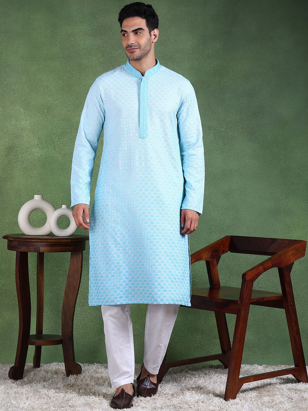 

Ethnic Bay Men Thread Work Kurta, Blue