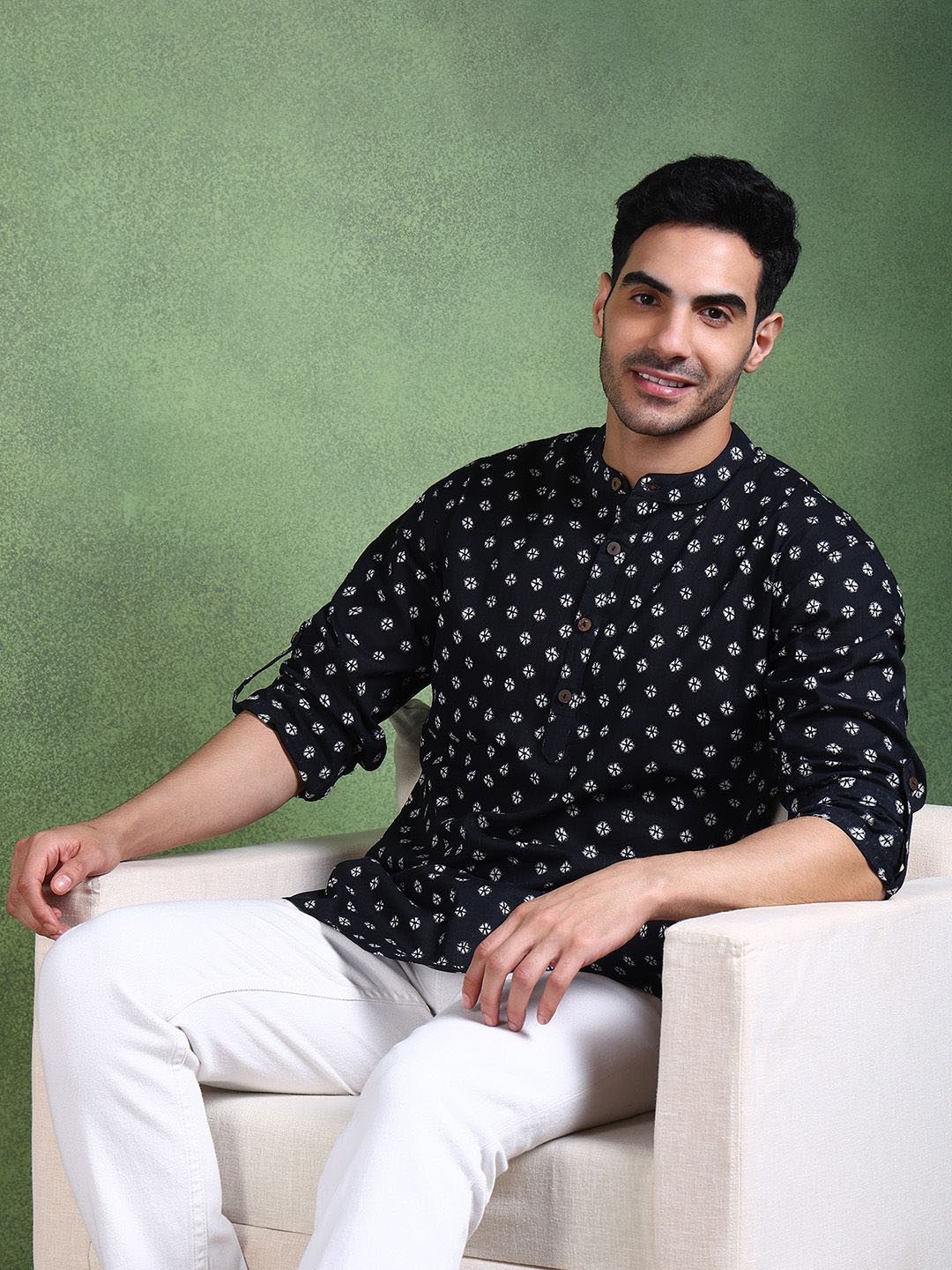 

Ethnic Bay Floral Printed Roll-Up Sleeves Mandarin Collar Straight Kurta, Black