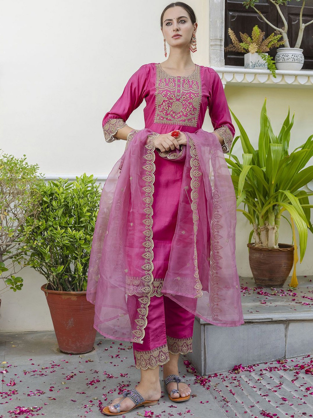 

VredeVogel Ethnic Motifs Embroidered Regular Gotta Patti Kurta with Trousers & Dupatta, Pink