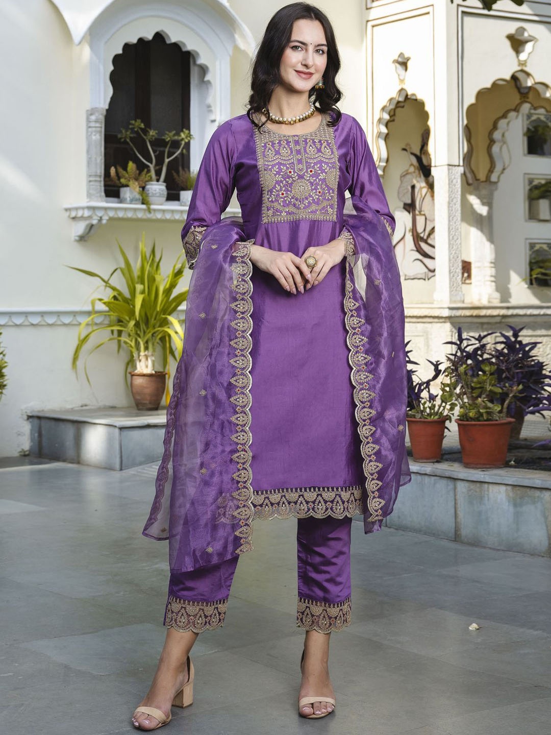

VredeVogel Ethnic Motifs Yoke Design Regular Kurta with Trousers & Dupatta, Purple