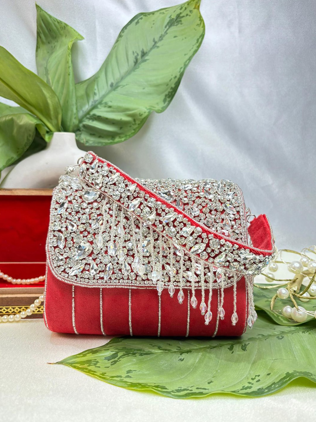 

trendy crafts Embellished Envelope Clutch, Red