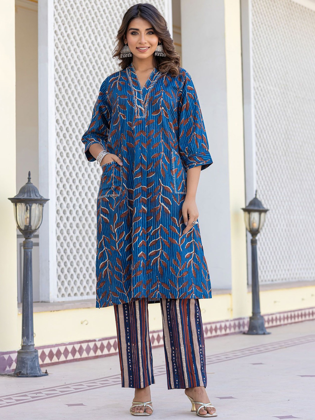 

FASHION DWAR Floral Printed Pure Cotton Straight Kurta With Trouser, Blue