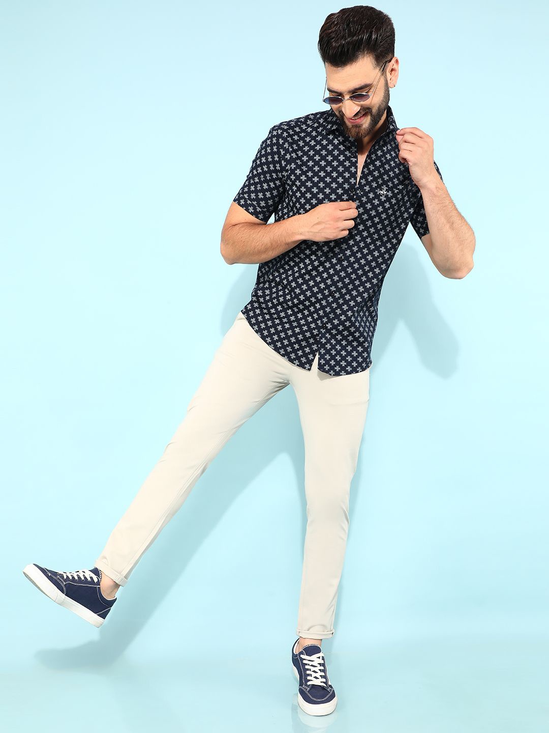

Crimsoune Club Men Classic Slim Fit Opaque Printed Casual Shirt, Blue