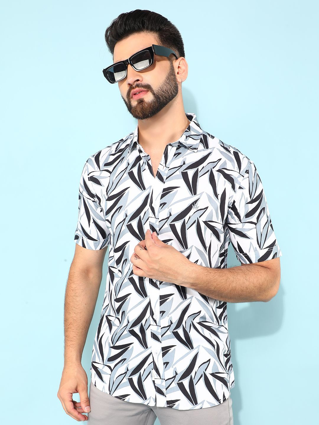 

Crimsoune Club Men Classic Slim Fit Opaque Printed Casual Shirt, Grey