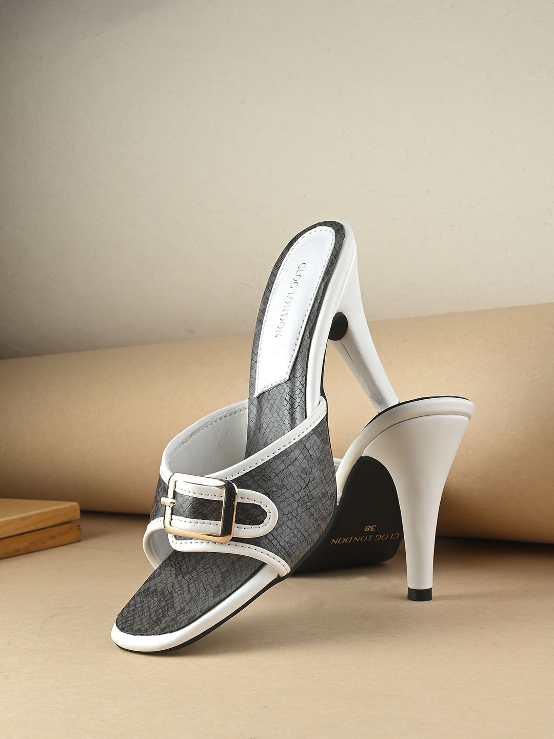 

CLOG LONDON Slim Heeled Pumps, Black