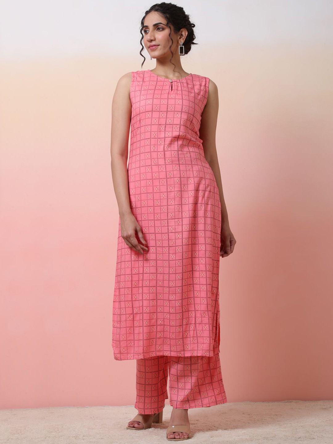

Sangria Peach-Coloured Checked Keyhole Neck Straight Kurta With Palazzo