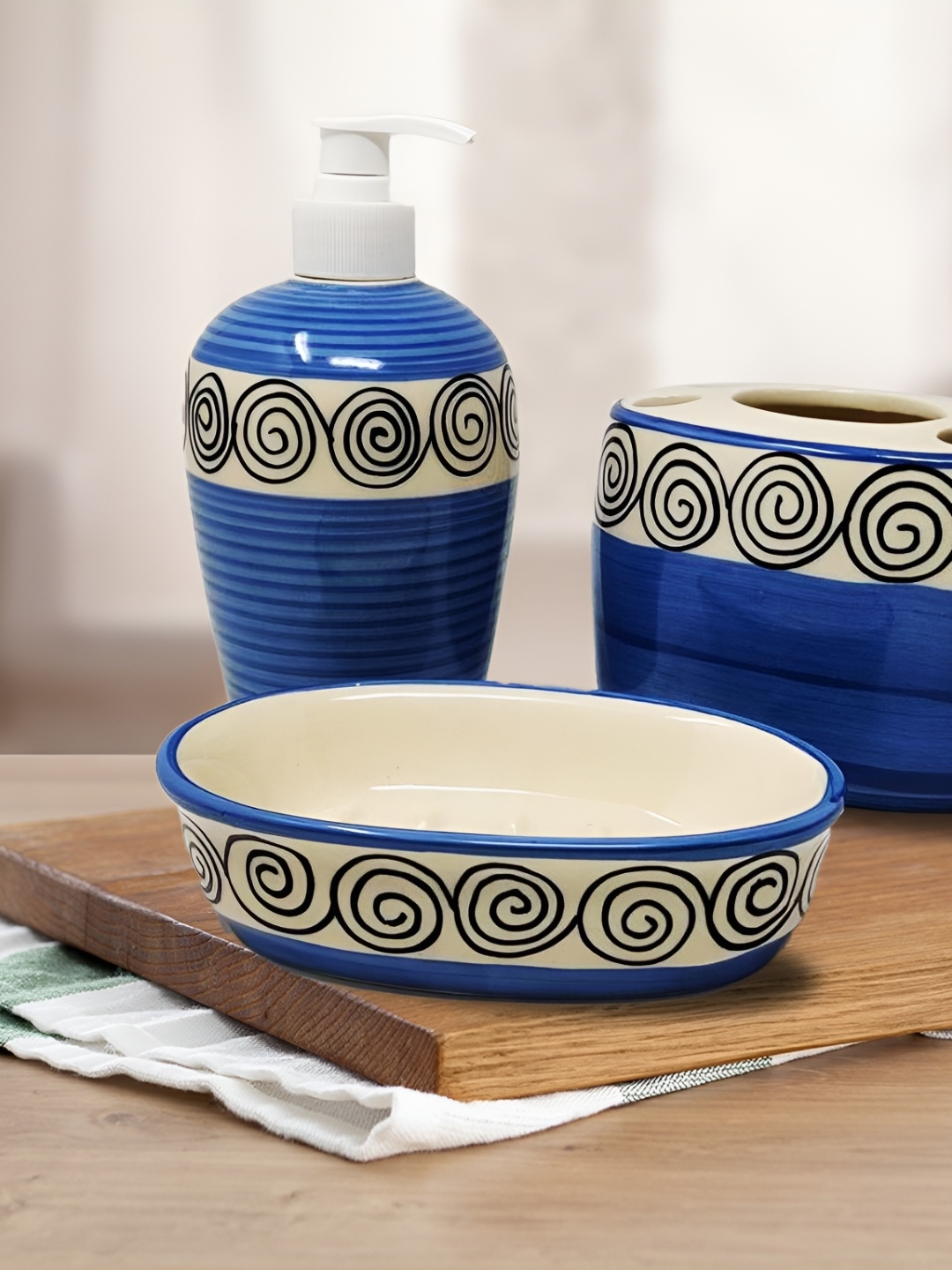 

The Artisan Emporium Blue & White 3 Pieces Printed Ceramic Glossy Bath Accessories Set