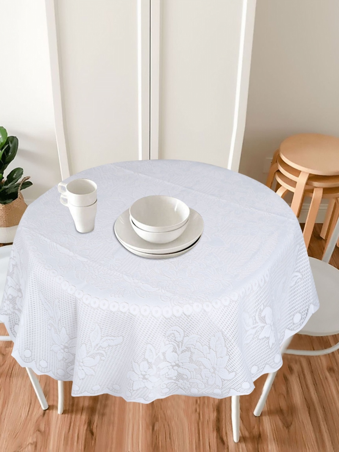 

LooMantha White Floral Cotton Round 4-Seater Table Cover