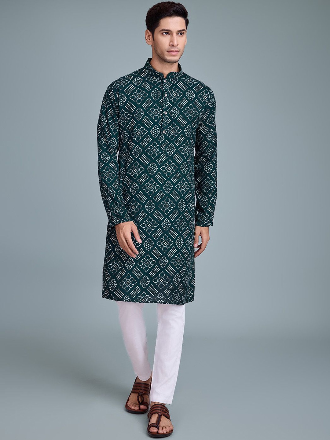 

SHUBHVASTRA Bandhani Printed Mandarin Collar Straight Kurta, Green