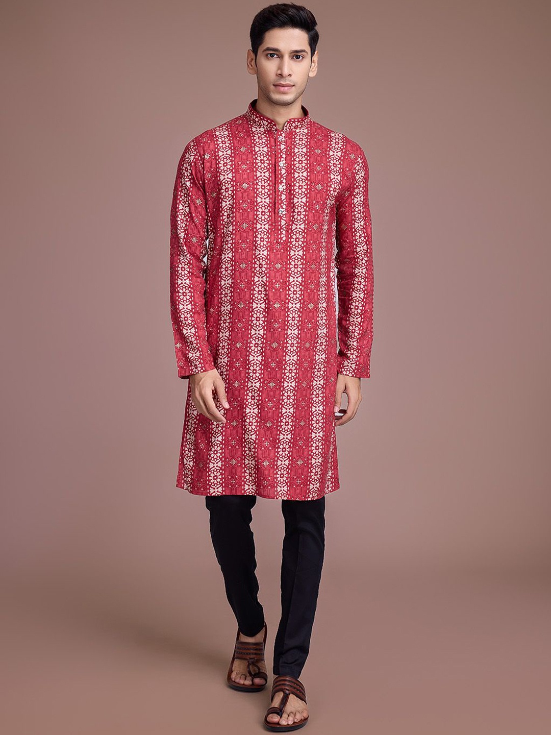 

SHUBHVASTRA Ethnic Motifs Printed Mandarin Collar Straight Kurta, Maroon