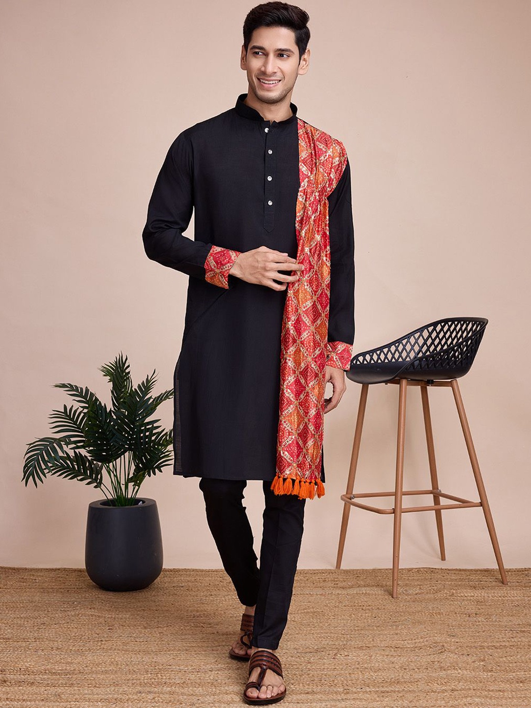 

SHUBHVASTRA Mandarin Collar Straight Kurta with Dupatta, Black