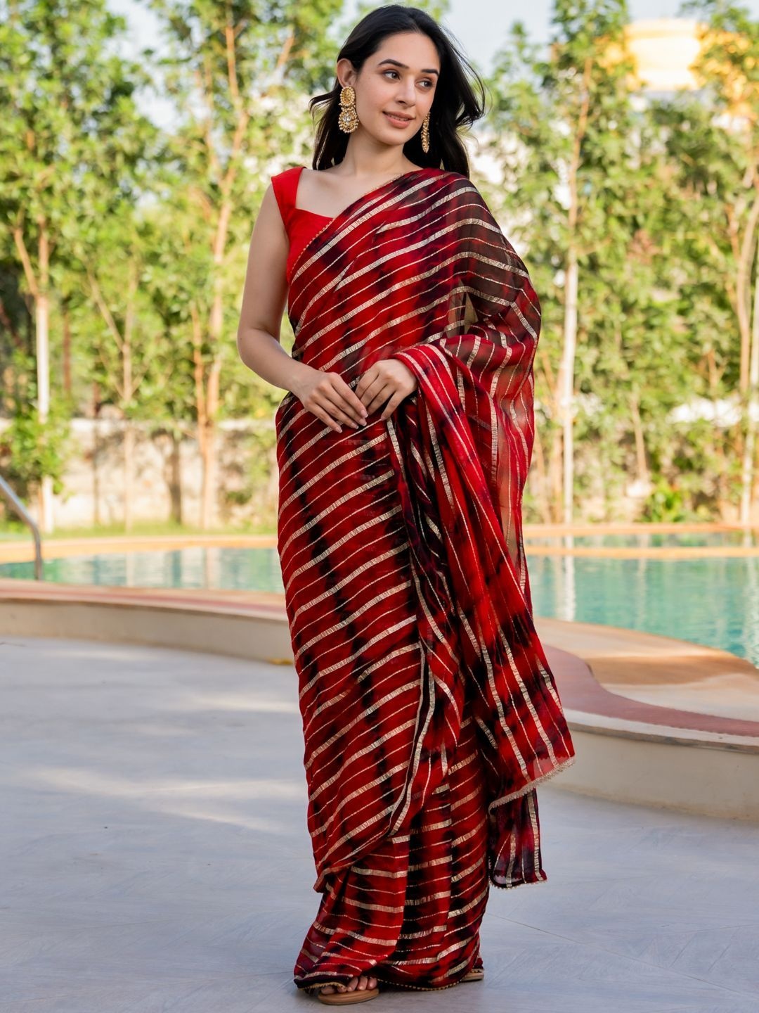 

PRETTY PALLU Zari Woven Shibori Saree, Red