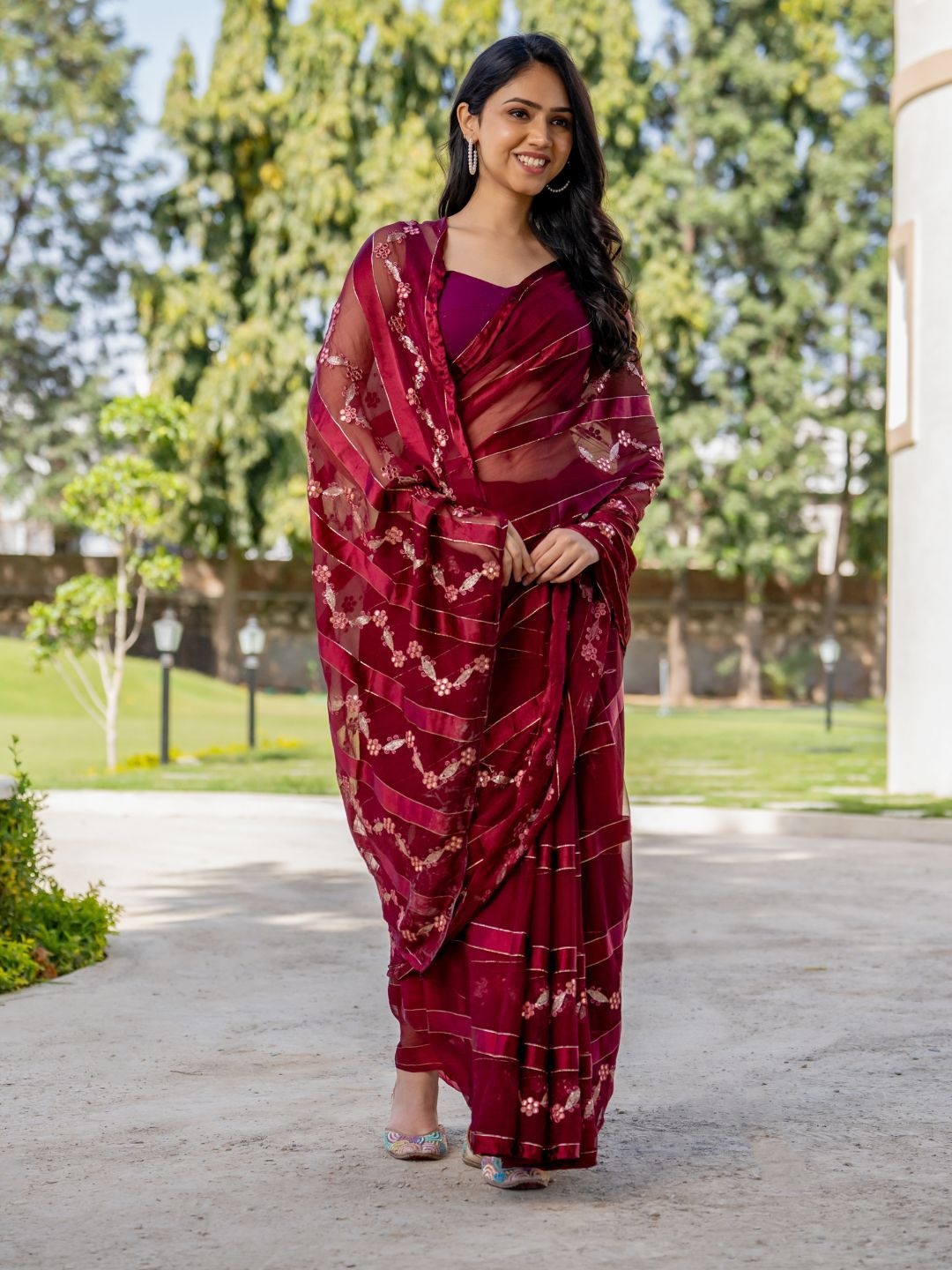

PRETTY PALLU Ethnic Embroidered Striped Saree, Red