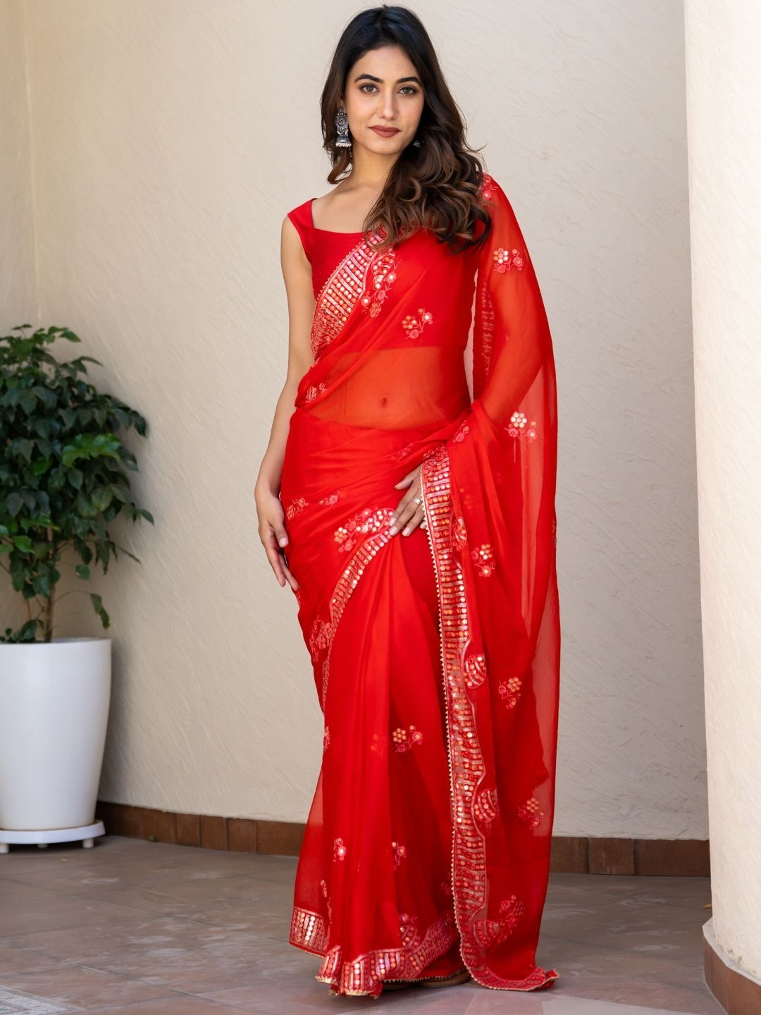 

PRETTY PALLU Embellished Mirror Work Saree, Red