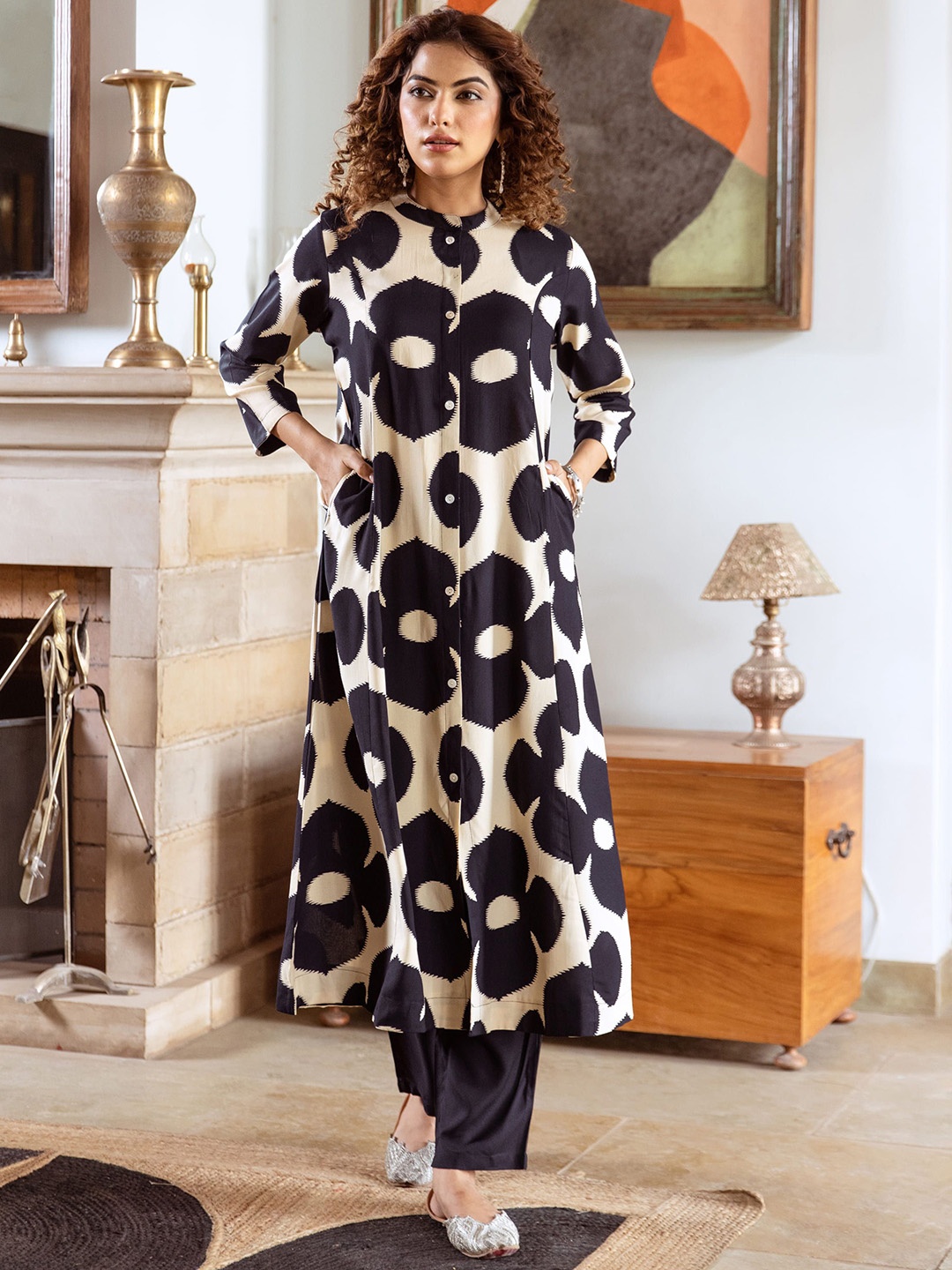 

INDYES Floral Printed Band Collar A-Line Kurta with Trousers, Black