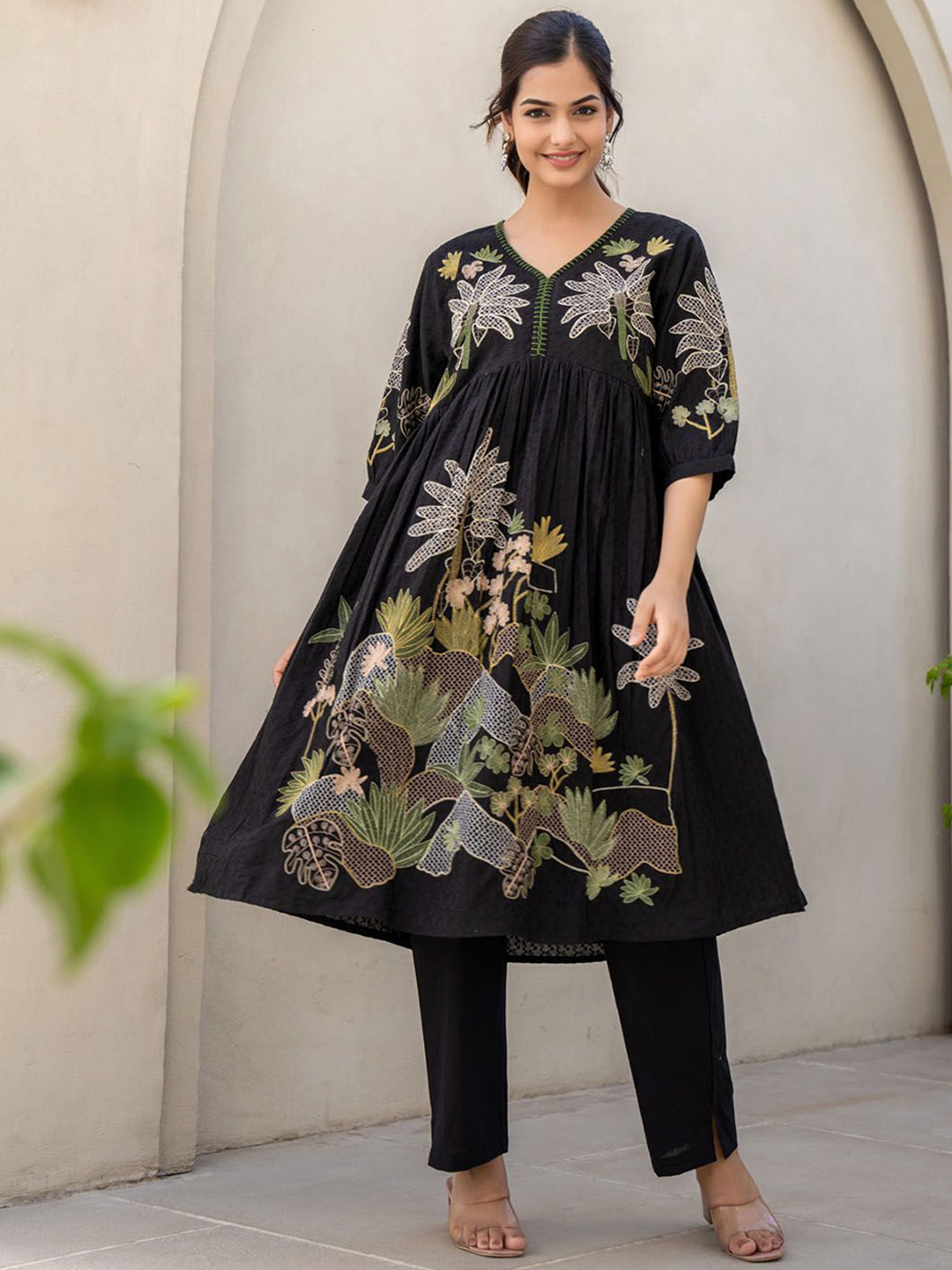 

FASHION DWAR Floral Embroidered Pure Cotton Anarkali Kurti With Trousers, Black