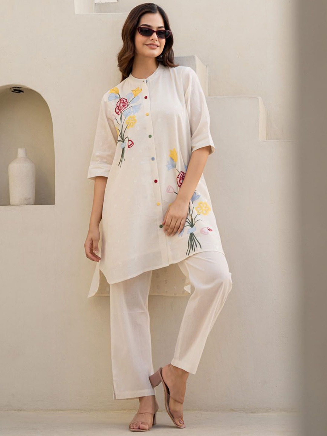 

FASHION DWAR Floral Embroidered Mandarin Collar Pure Cotton Straight Kurti With Trousers, Off white