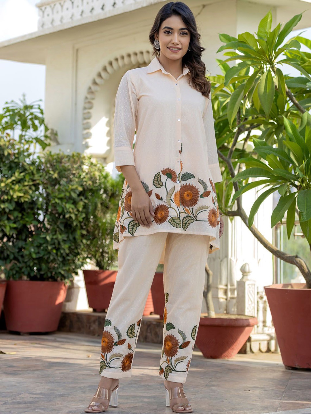 FASHION DWAR Floral Embroidered Thread Work Pure Cotton Straight Kurti With Trousers, Pink