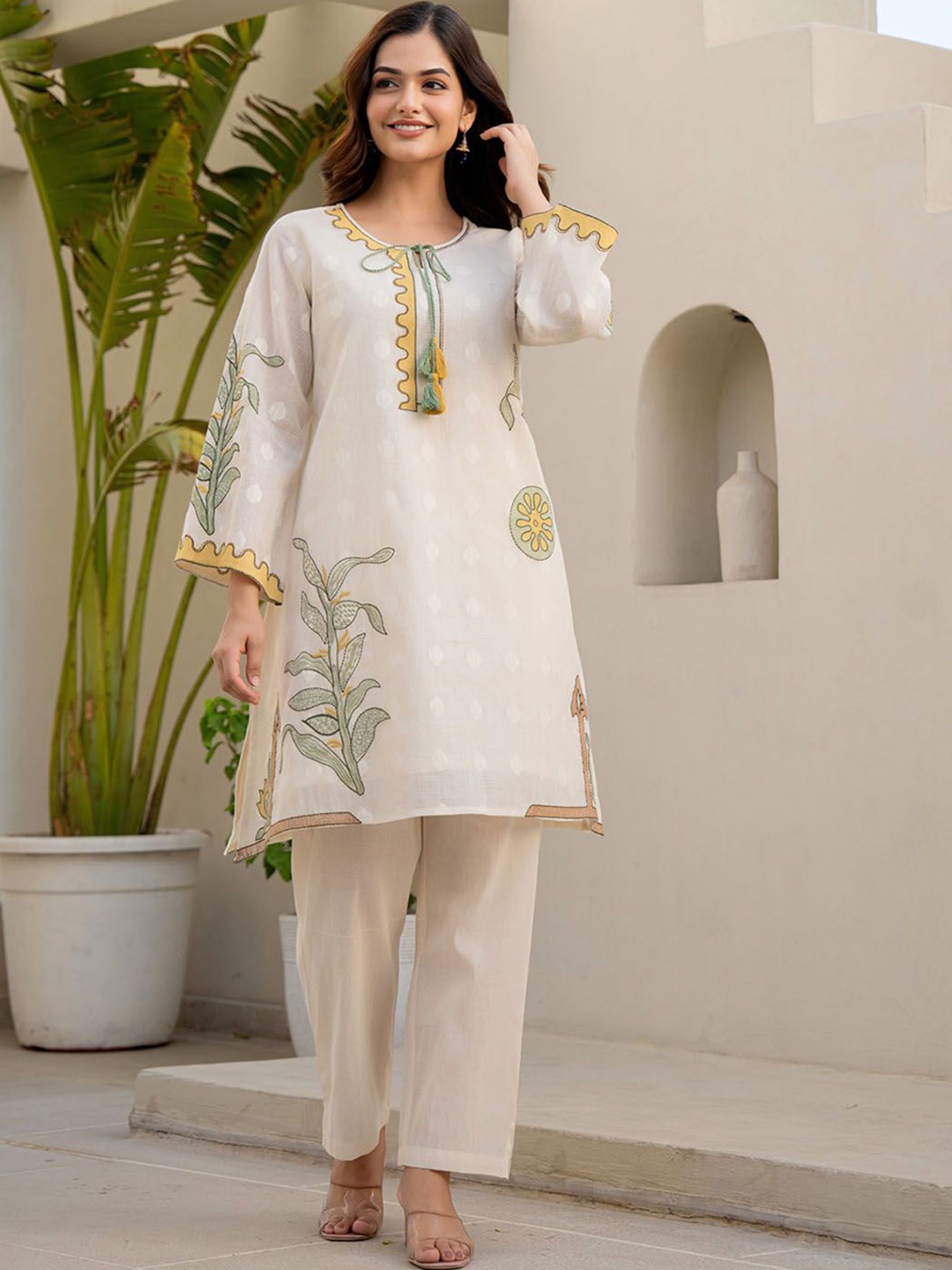

FASHION DWAR Floral Embroidered Straight Pure Cotton Kurta With Trousers, Off white
