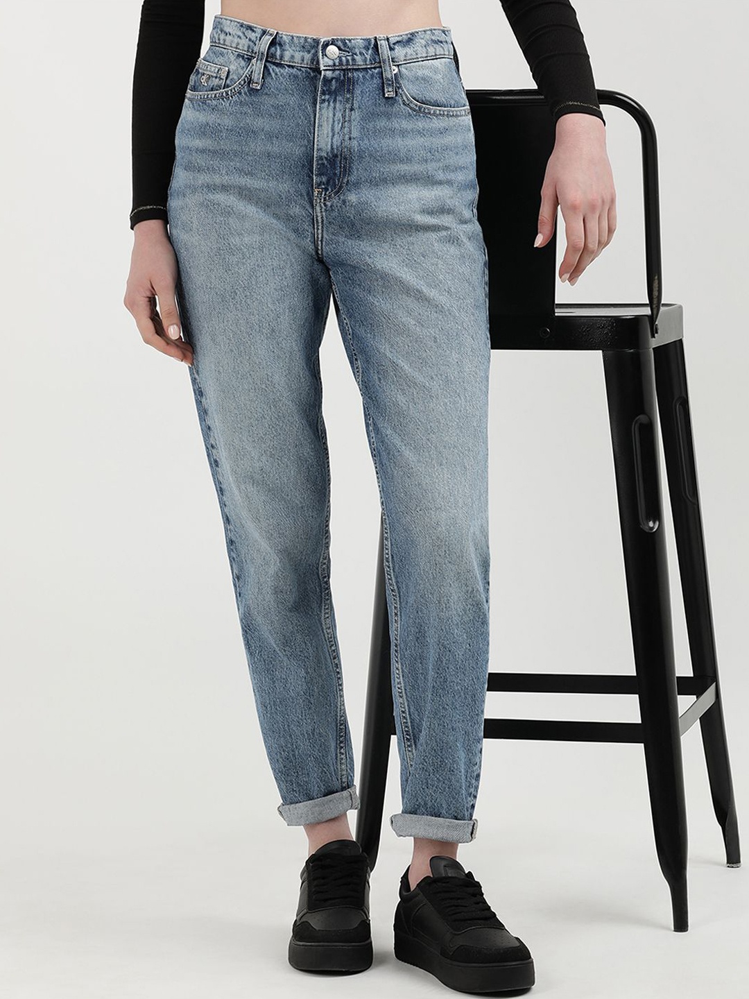 

Calvin Klein Jeans Women Tapered Fit High-Rise Light Fade Jeans, Blue