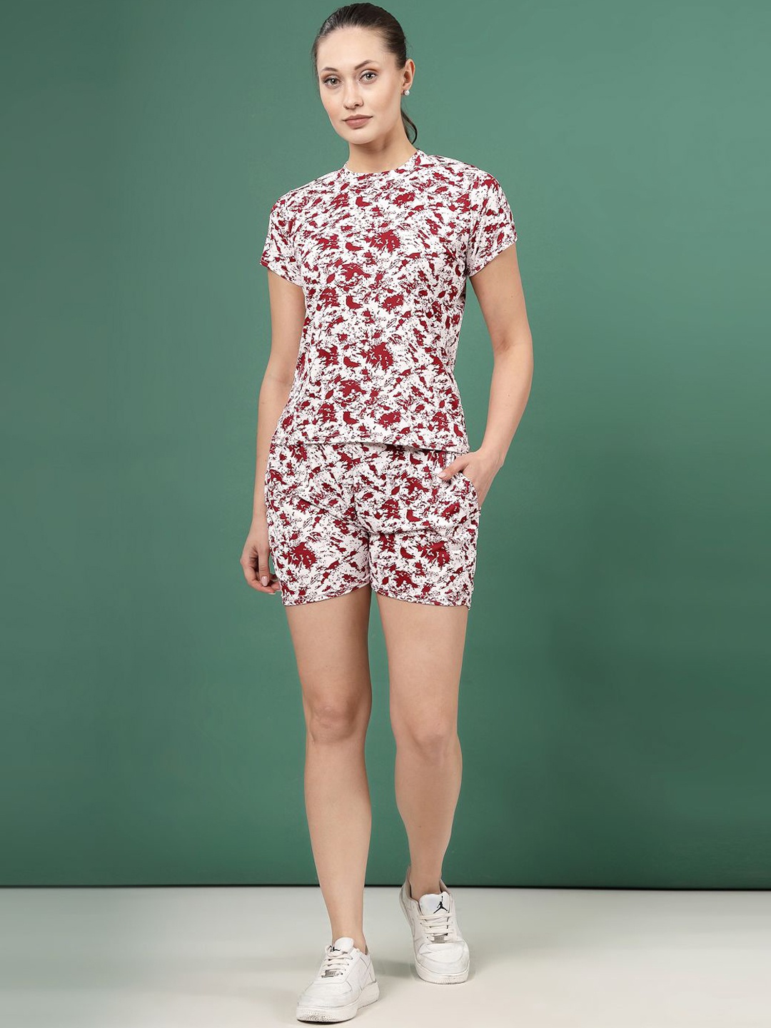 

Clora Creation Printed T-Shirt With Shorts, Maroon