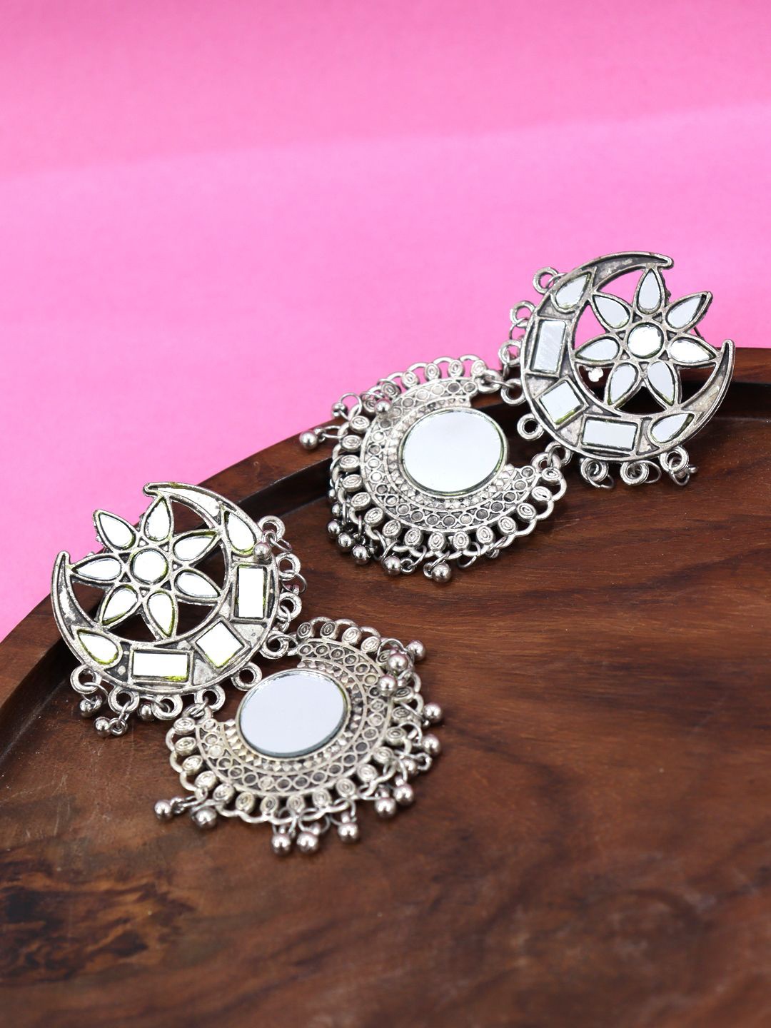 

FIMBUL Silver-Plated Mirror Work Oxidised Circular Chandbalis