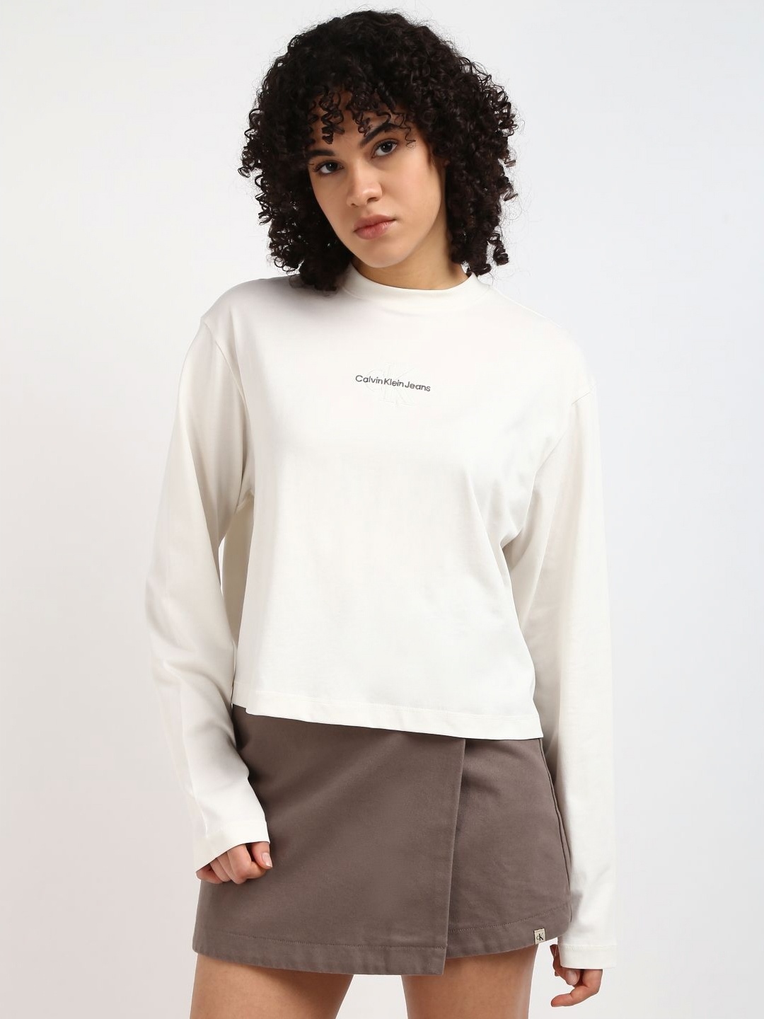 

Calvin Klein Jeans Women Solid Round Neck Cotton Relaxed Fit Tshirt, White