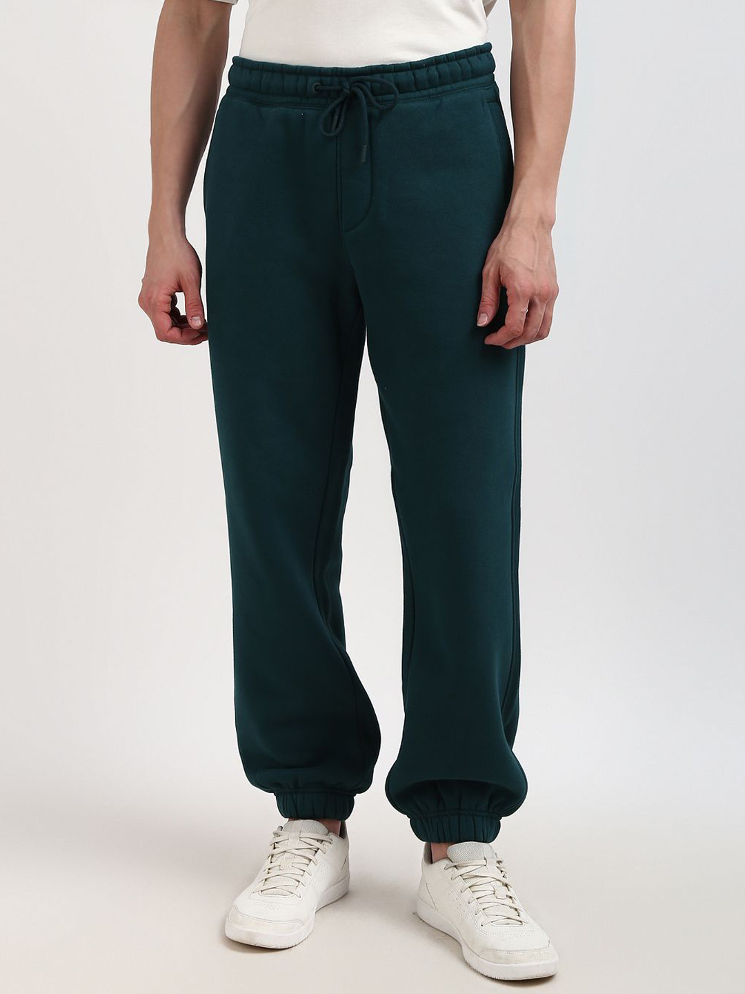 

Calvin Klein Jeans Men Straight Fit Mid Rise Joggers, Green