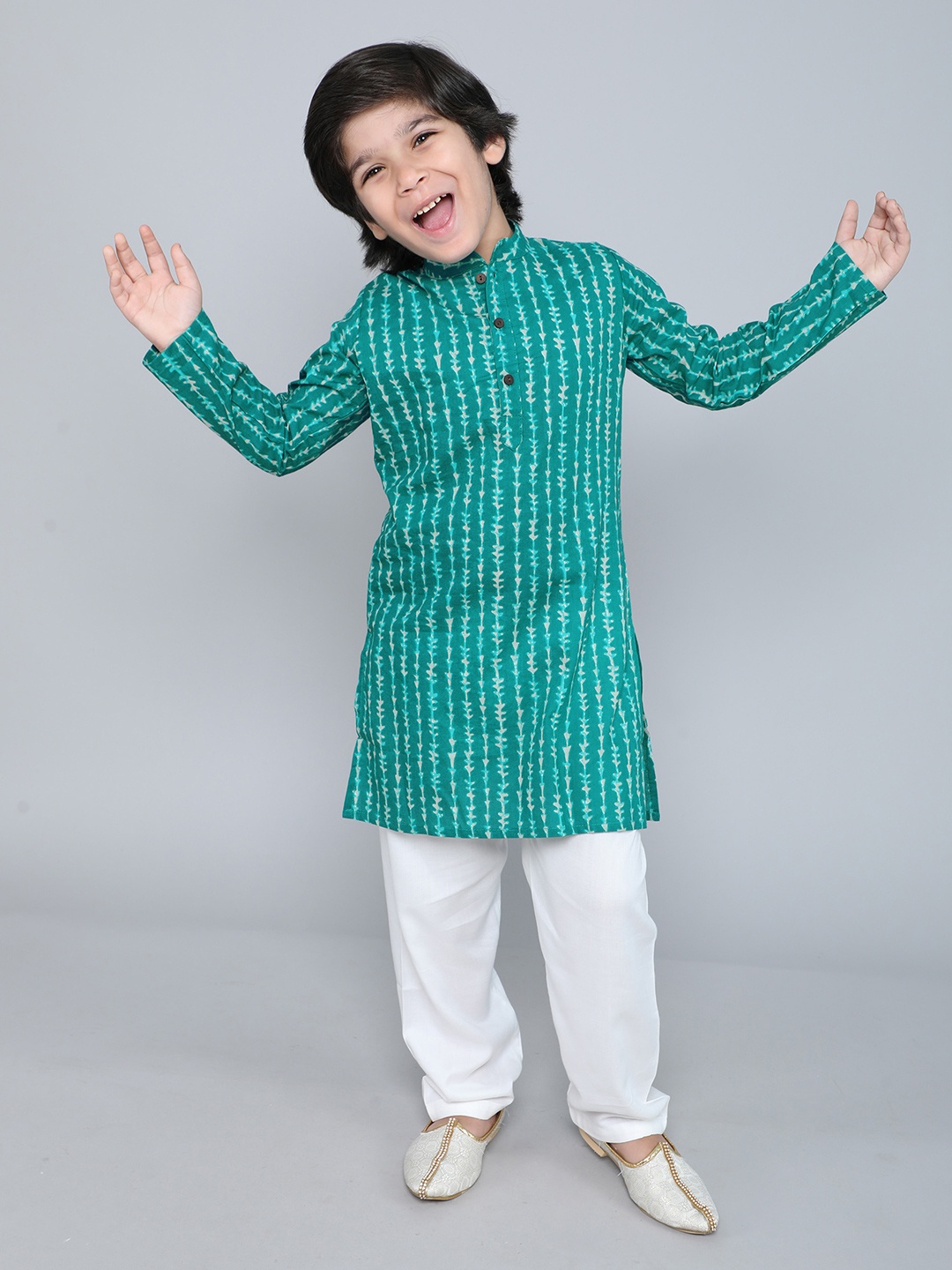 

The Magic Wand Boys Striped Regular Pure Cotton Kurta with Pyjamas, Green