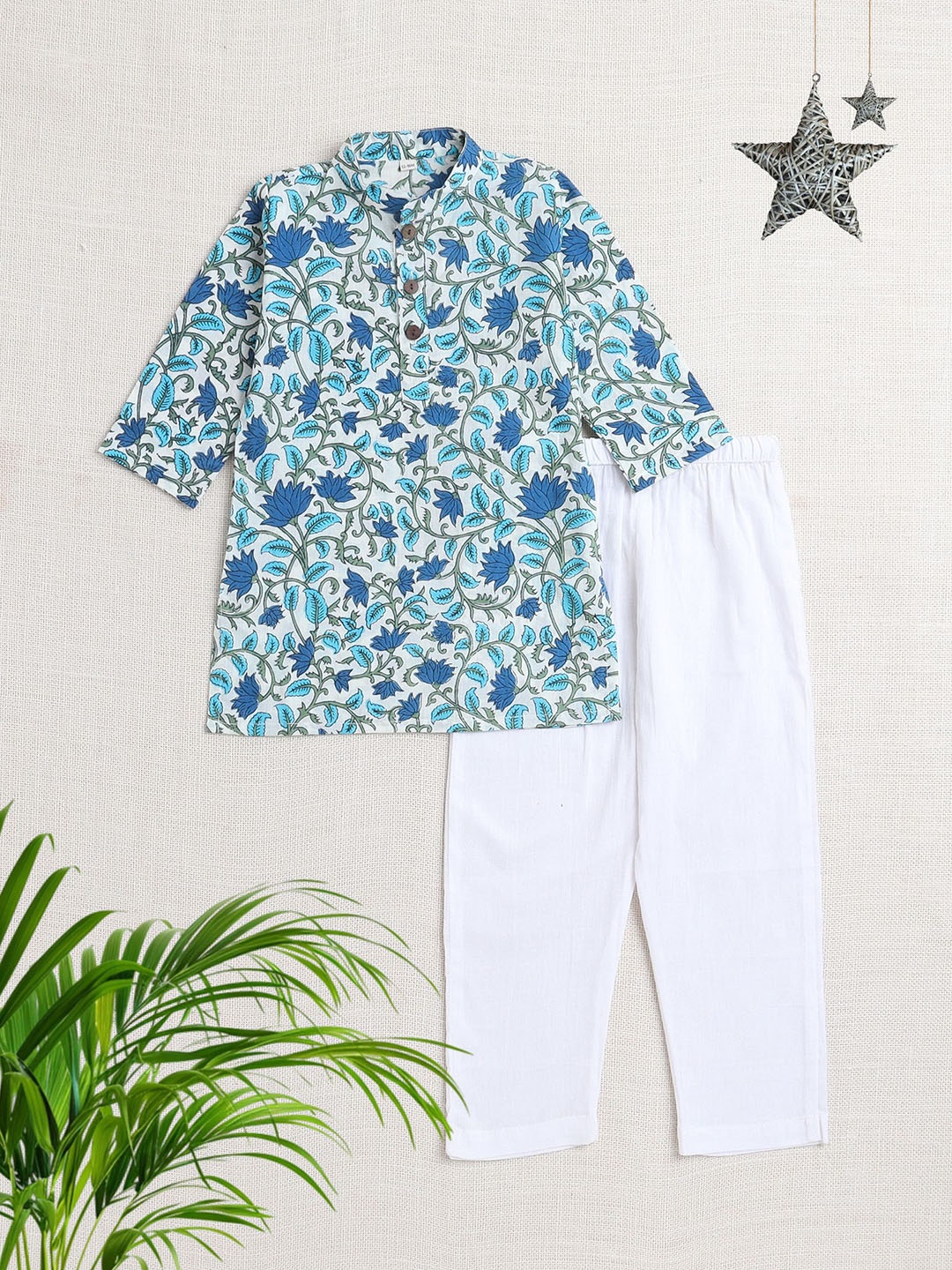 

The Magic Wand Boys Floral Printed Mandarin Collar Pure Cotton Straight Kurta With Pyjamas, Blue