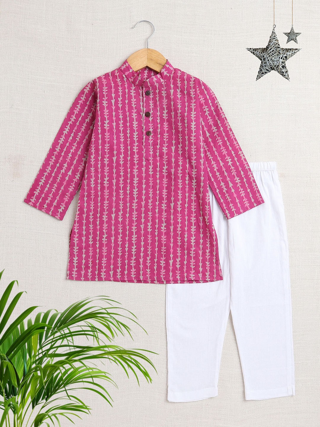 

The Magic Wand Boys Floral Printed Pure Cotton Straight Kurta with Pyjamas, Pink