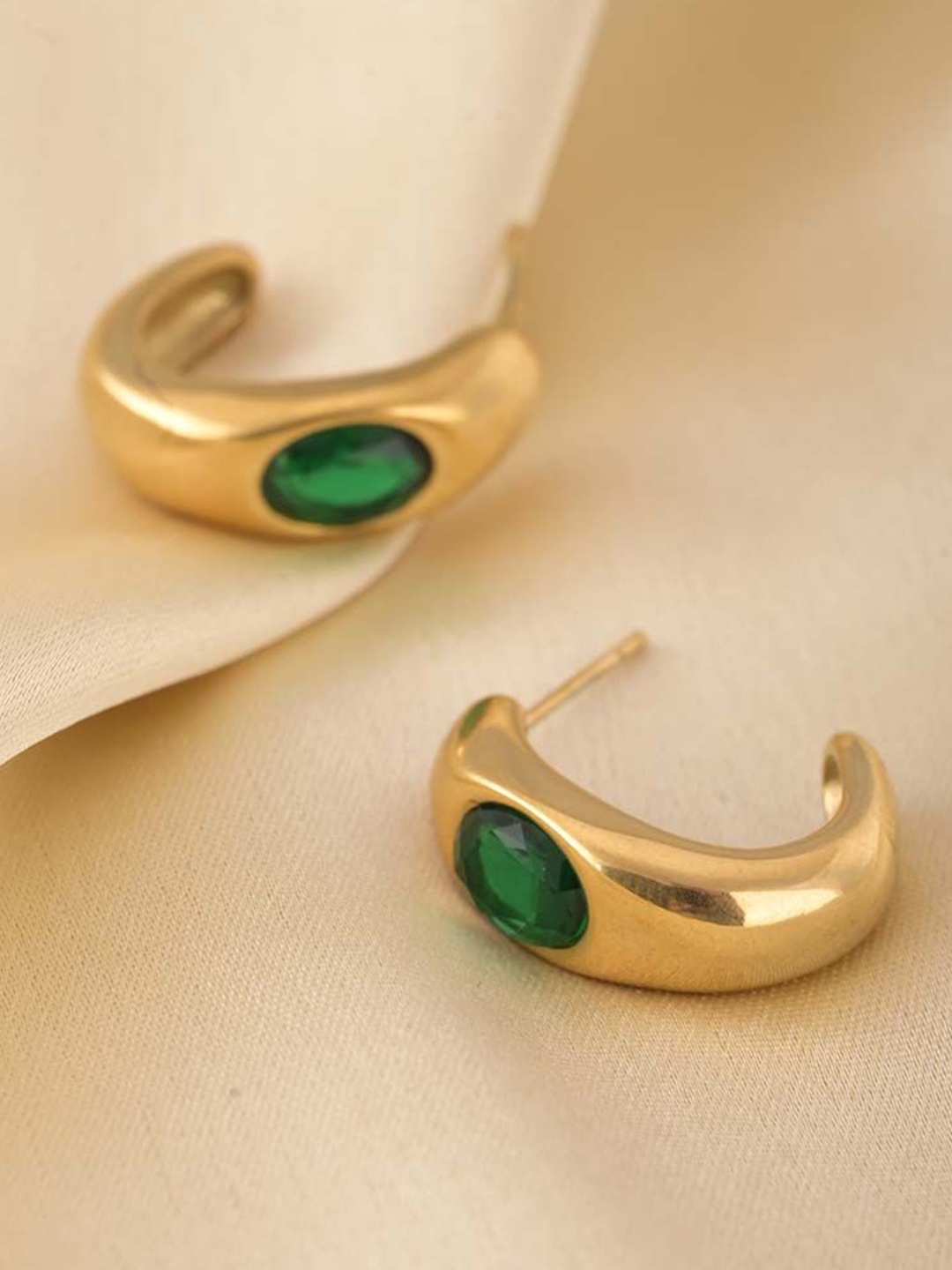 

PALMONAS Crescent Greenstone Gold-Plated Circular Hoop Earrings