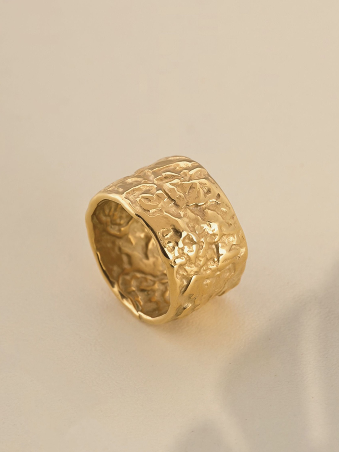 

PALMONAS Stainless Steel Gold-Plated Crumble Paper Textured Finger Ring